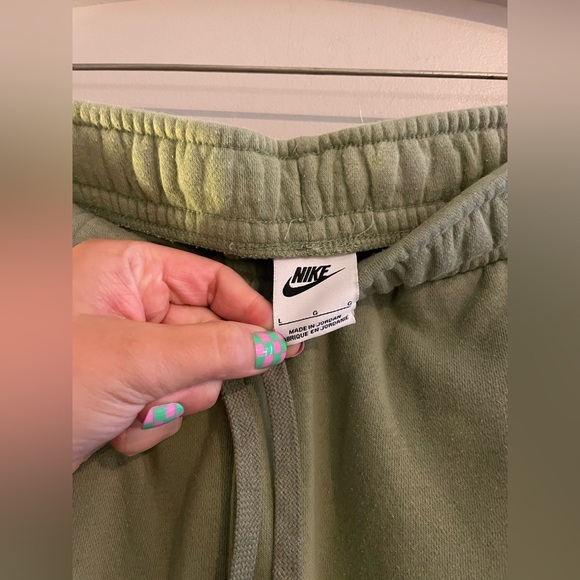 Nike Green Jogger Sweatpants - Picture 3 of 4